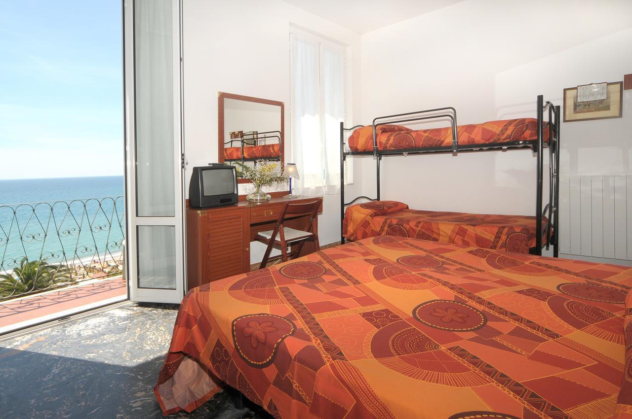 Hotel Gambone Finale Ligure Bagian luar foto