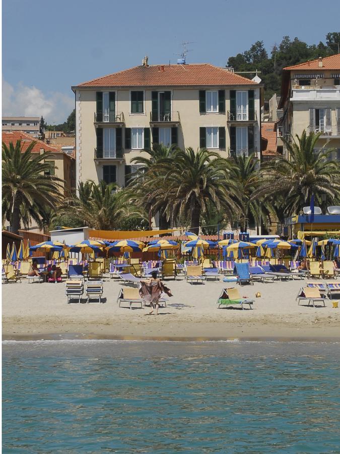 Hotel Gambone Finale Ligure Bagian luar foto