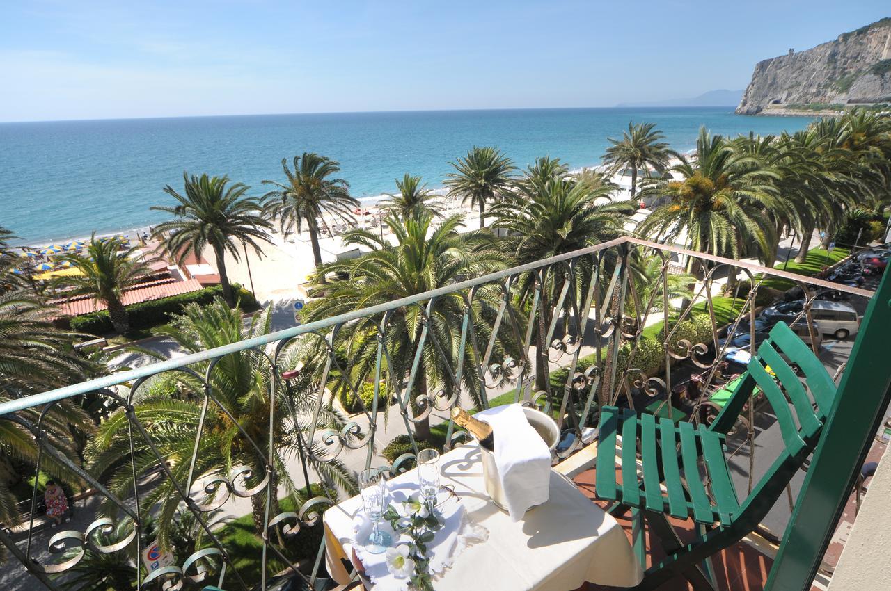 Hotel Gambone Finale Ligure Bagian luar foto