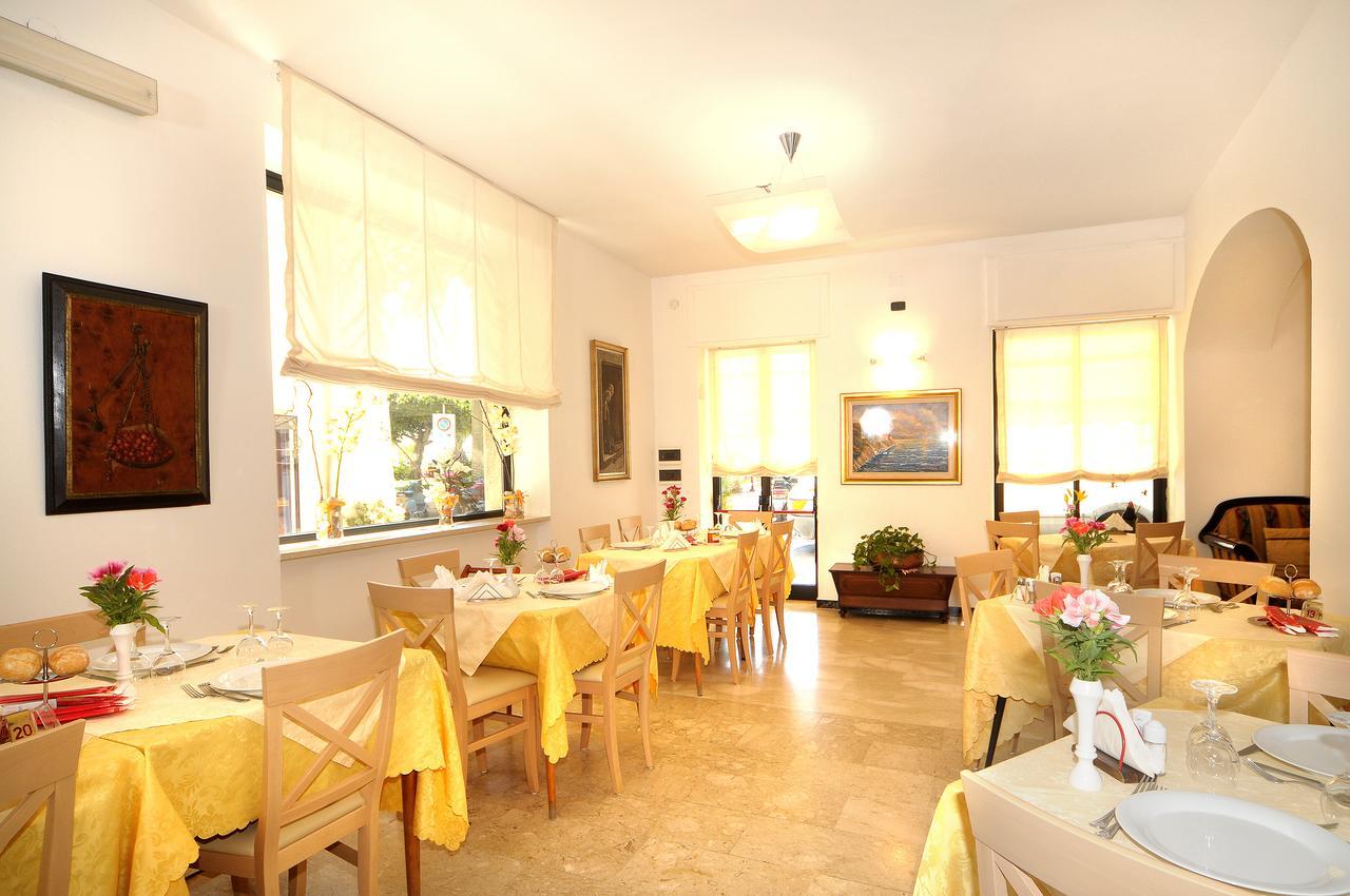 Hotel Gambone Finale Ligure Bagian luar foto