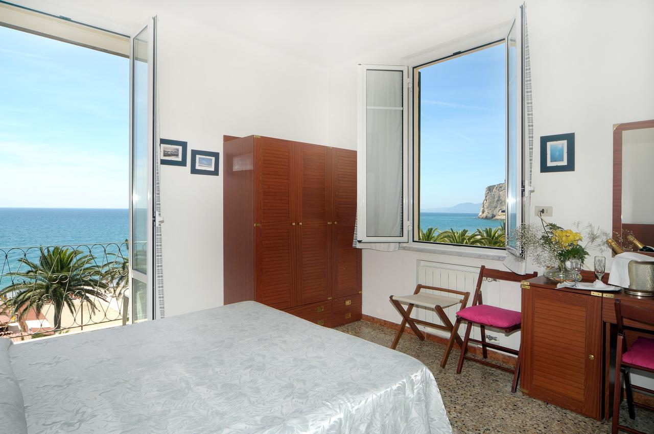 Hotel Gambone Finale Ligure Bagian luar foto
